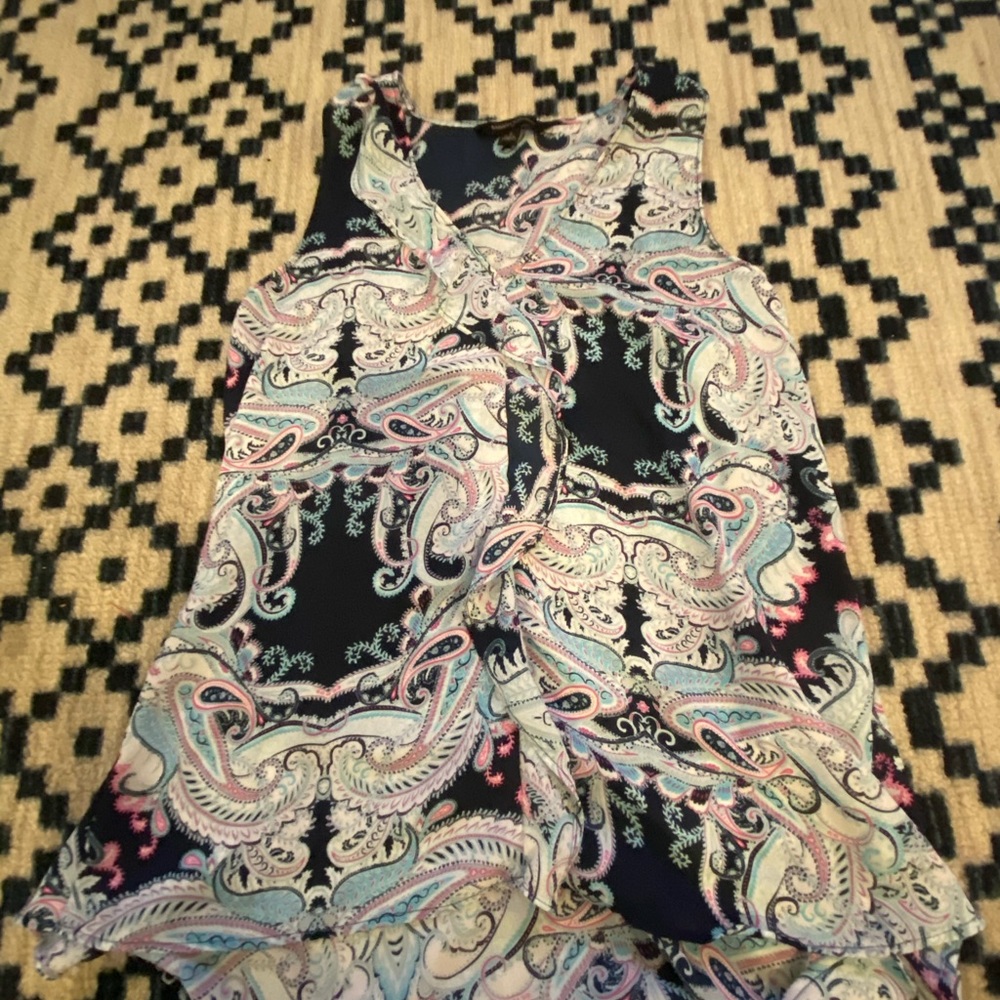 Banana Republic Flowy Ruffle Tank - Picture 2 of 3